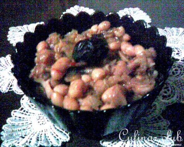 Фасоль, тушеная с черносливом и шампиньонами