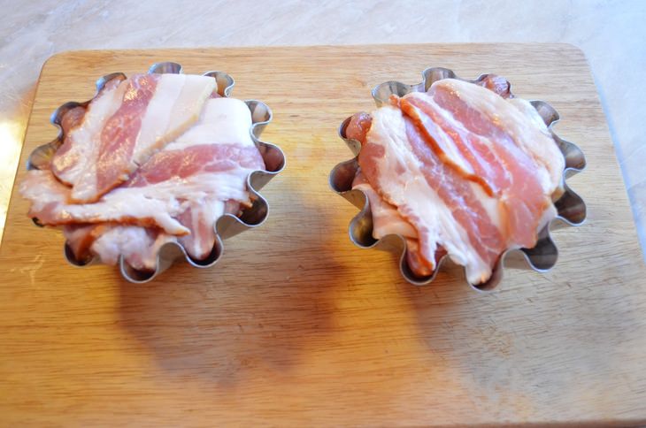 Мясные бомбы с ананасами.