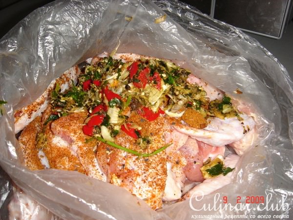 Маринованные куриные куски запечёные с картошкой