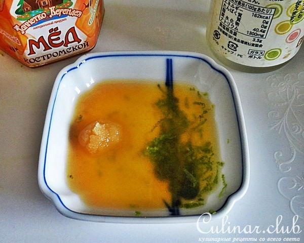 Салат с маринованным тофу.