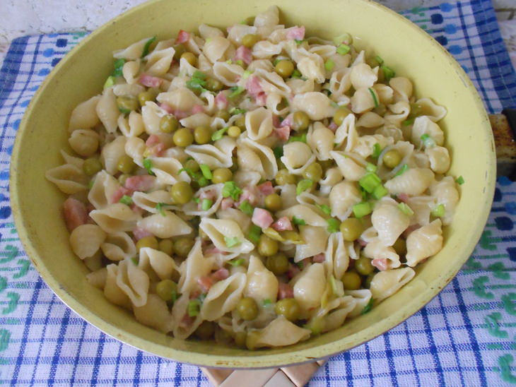 Ракушки с ветчиной и горошком