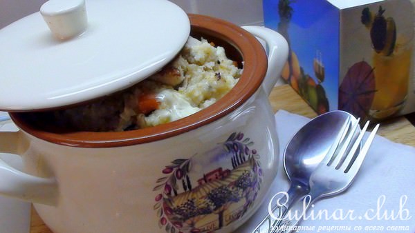 Пшённая каша с курочкой, томлённая в горшочке.