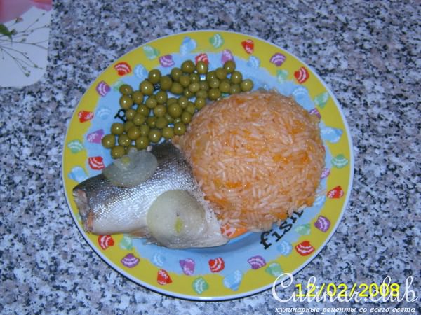 Горбуша запеченая с гарниром из риса