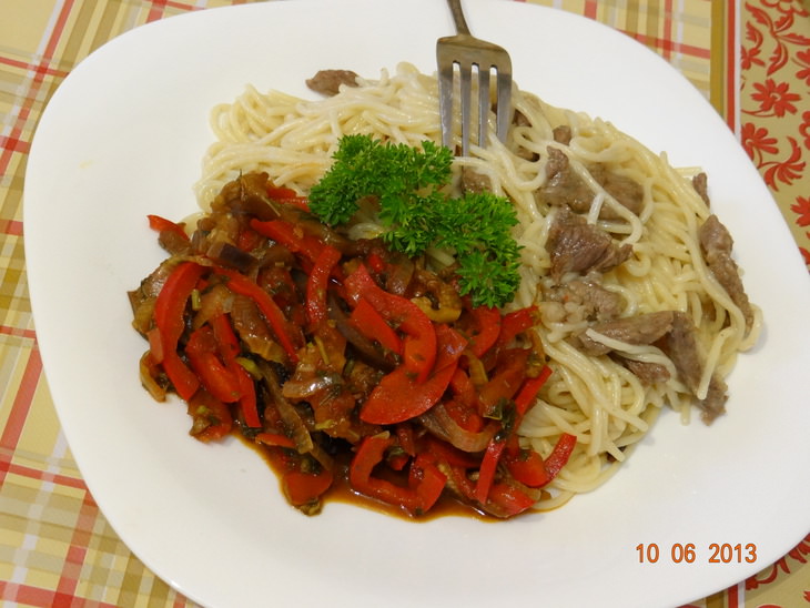 Спагетти говяжьи с овощной приправой (вкусный ужин — быстро в мульте !!!)