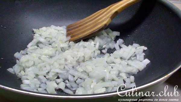 Пшённая каша с курочкой, томлённая в горшочке.