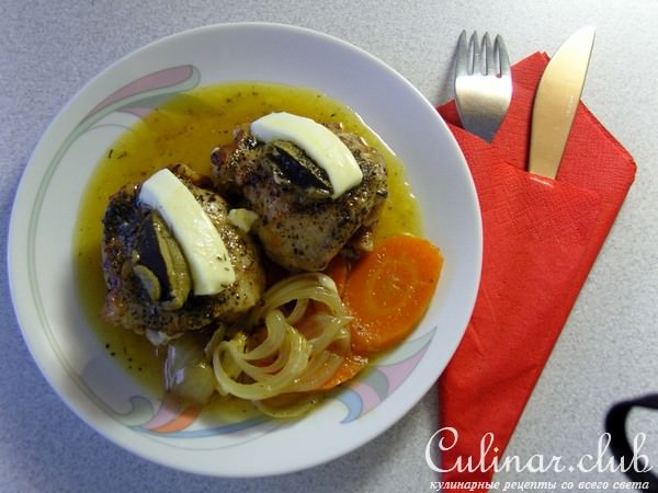 Бедрышки куринные с грибами и сыром