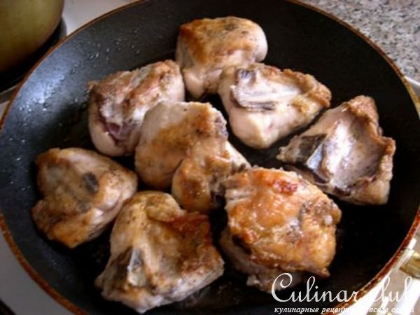 Пряные куриные грудки, запеченные с помидорами