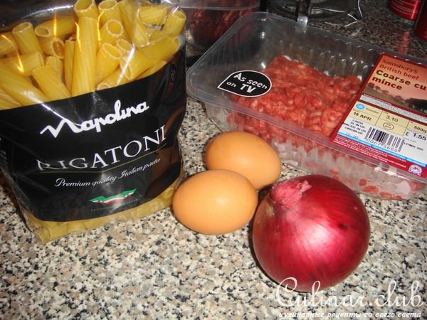 Мясной рулет с макаронами.