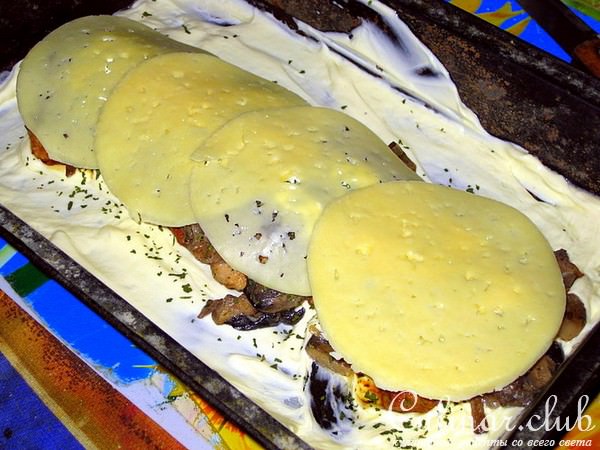 Мяско под грибной шубкой.