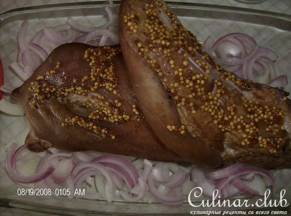 Копченная рулька, запеченная с абрикосами