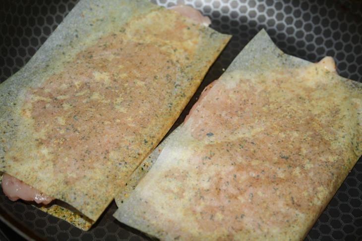 Сочная курочка с хрустящим картофелем и капустно-сырным салатом на гарнир