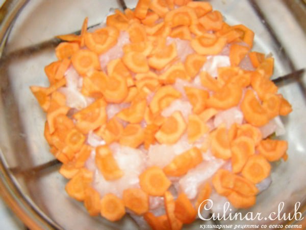 Рыбка с овощами под соусом