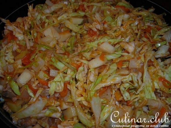 Тушёная капуста со свининкой и картошкой