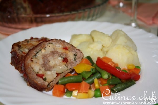 Мясной рулет с фасолью.