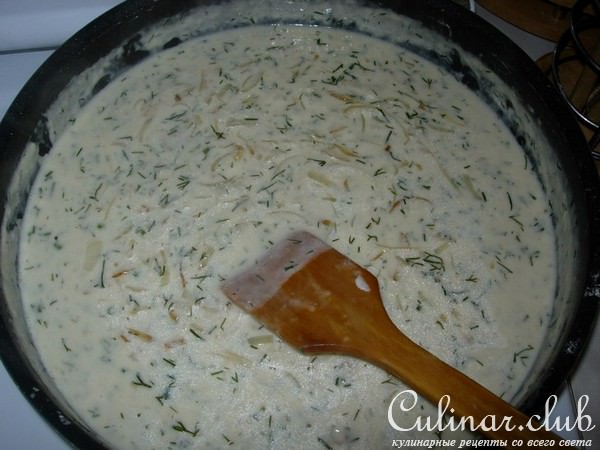 Рыба в сметанно-луковом соусе