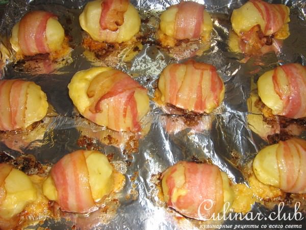 Запеченная картошка в беконе ,начинённая сыром :S