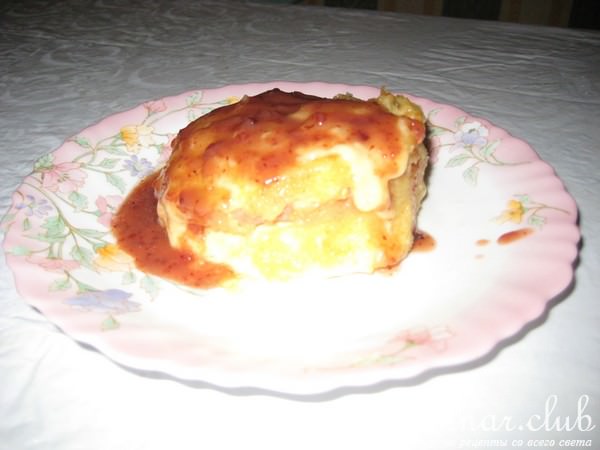 Сыр во фритюре с брусничным соусом