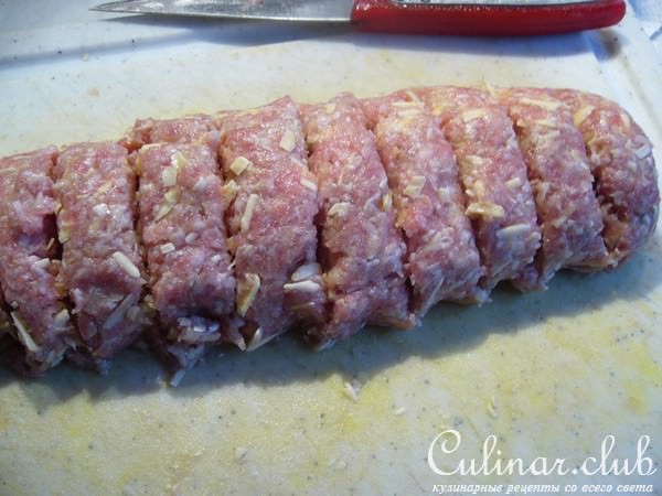 Брусочки сырно-мясные с шафрановым соусом и цукини-кускусом
