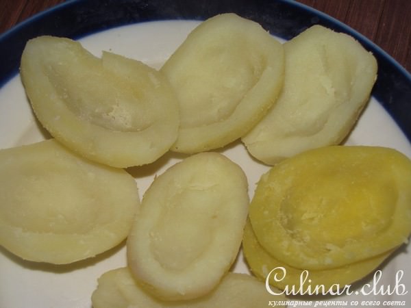 Картофель фаршированный в беконе