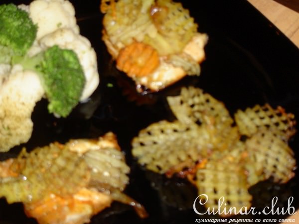 Куриная грудка ,запеченная с овощным гарниром