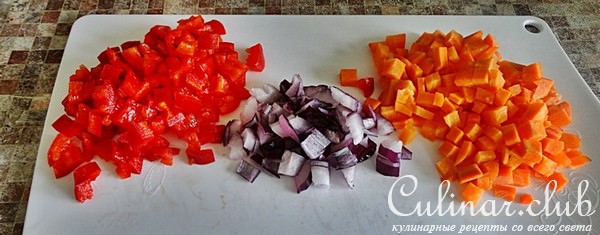 Тёплый салат с мидиями и кукурузой.
