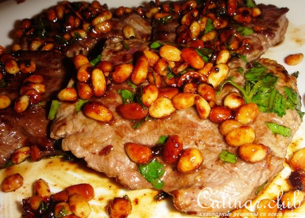 Говядина с кедровыми орешками