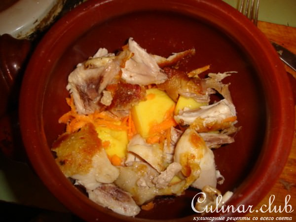 куриные голени с картошкой в горшочке
