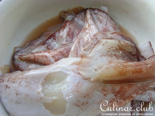 Жареный кальмар в сметане с картофелем