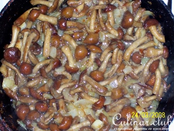 Курица с грибами и яичной лапшой