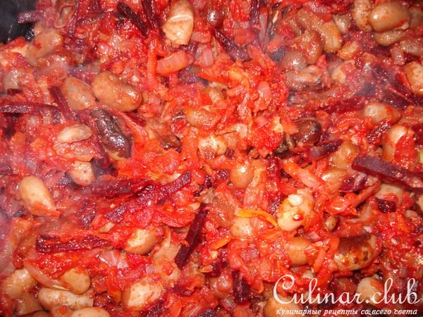 Красный борщ с фасолью