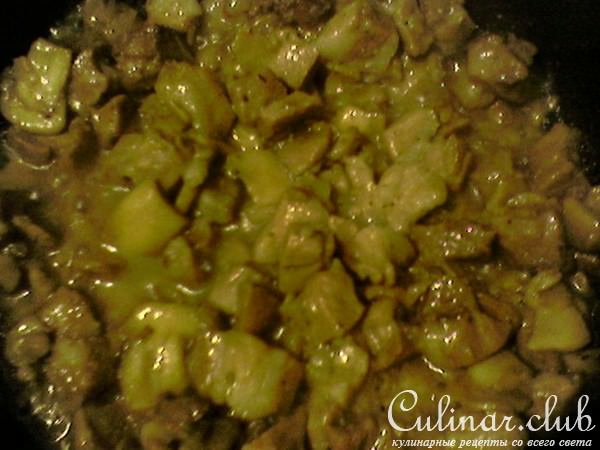 Сырно-молочный соус с грибами и мясом