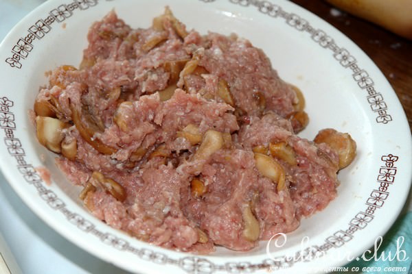 Свиной окорок фаршированный