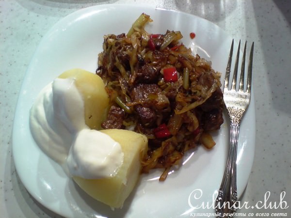 Капуста жареная с мясом