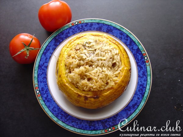 Тыква, запечёная с рисом, беконом и грибами.