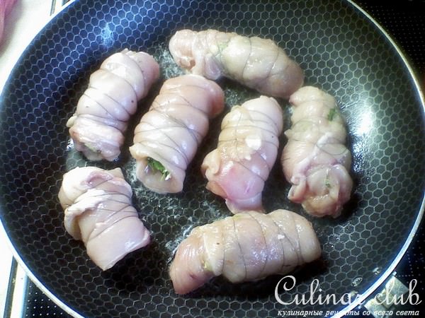 "КУРИНЫЕ РУЛЕТИКИ С ТРАВАМИ И ЧЕРНОСЛИВОМ"