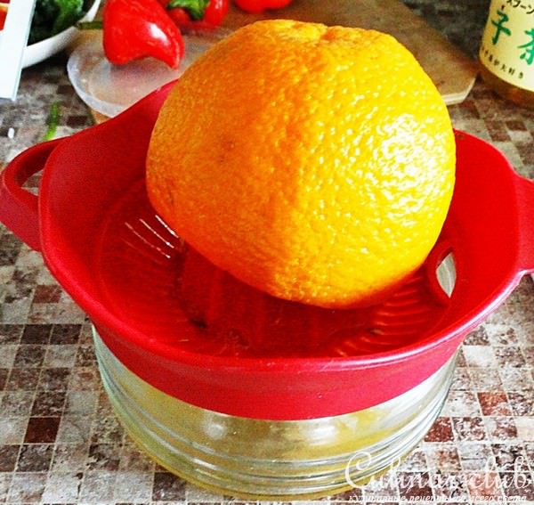 Салат с маринованным тофу.