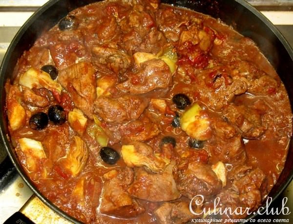 Пикантное мясо индейки с артишоками и оливками