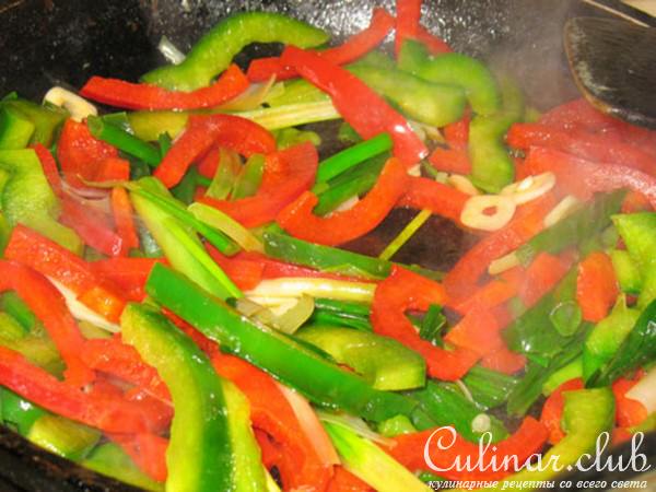 Кальмары (сепия) с паприкой и базиликом