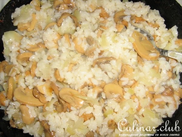 Фаршированные кальмары под томатно-яблочным соусом.
