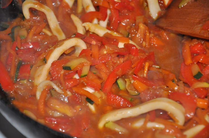4 риса с кальмарами и овощами