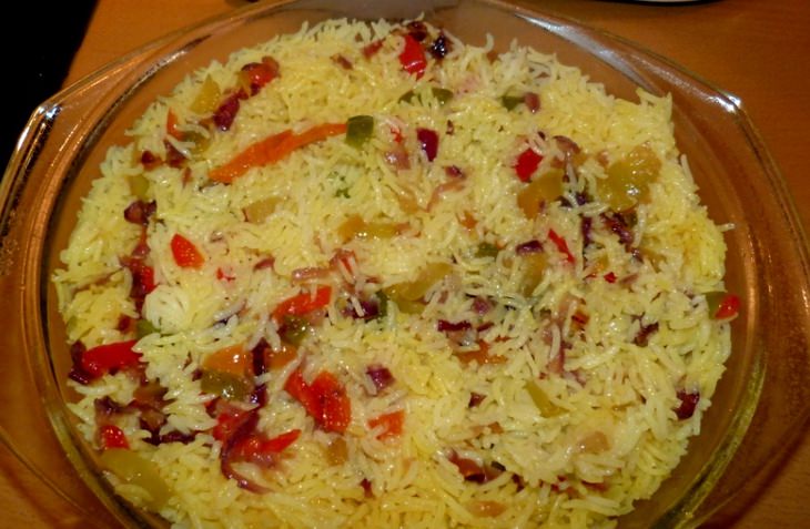 Индийский плов с креветками в соусе карри