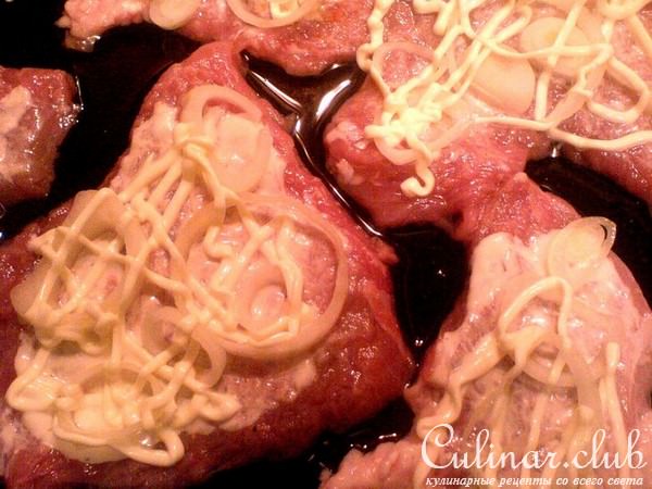 Мясо запеченное с ананасами 
