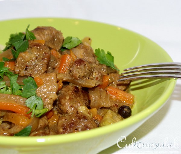 Азу с редькой и солёными огурцами