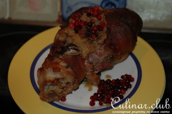 Рулька с яблоками