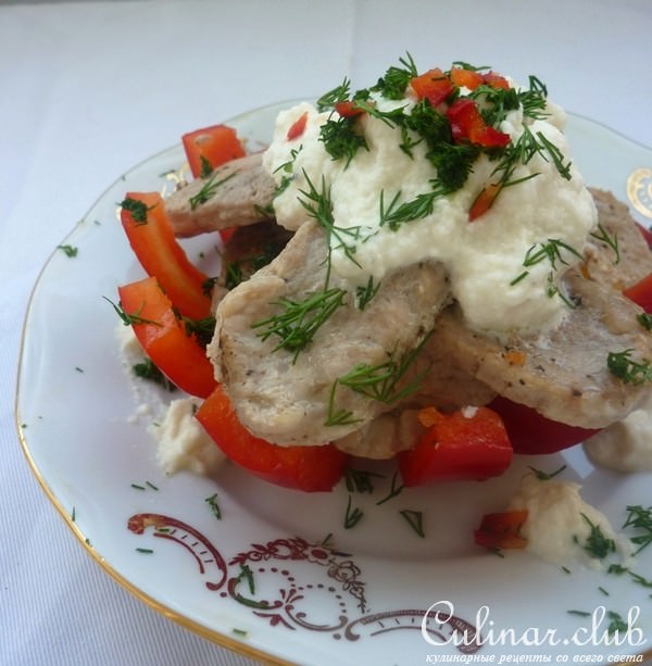 Свинина под соусом из цветной капусты