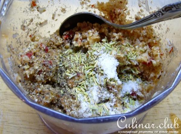 Мясные рулетики с орехами и вялеными помидорами