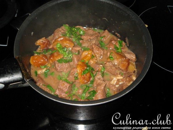 Баранина с курагой и черносливом