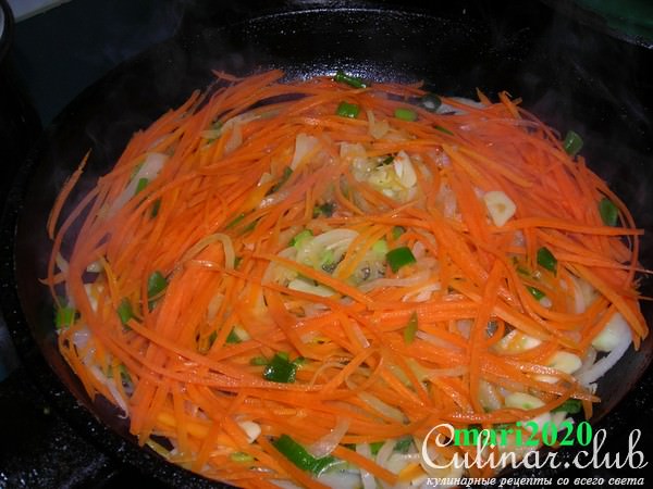 МЯСНЫЕ МЕДАЛЬОНЫ НА МОРКОВНО-ЛУКОВОЙ ПОДУШКЕ