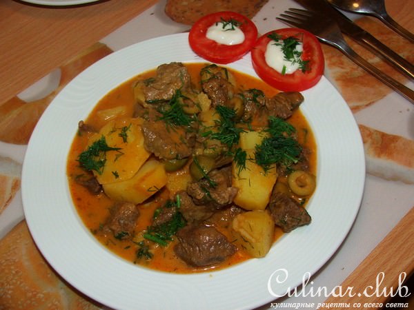 Говядина тушеная с оливками и картофелем (кажется по мароккански...)