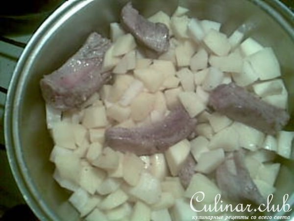 Тушеный картофель с ребрами